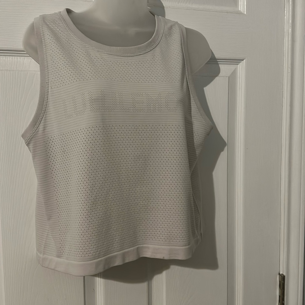 Lululemon top